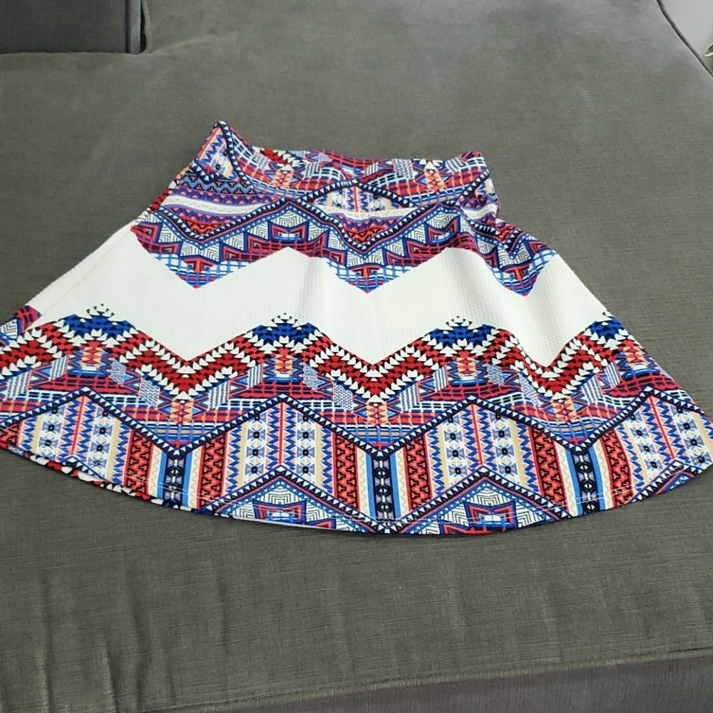 💥50% sale💥Charlotte patterned skirt sz S #922
